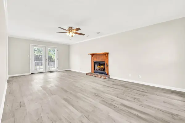 1025 Dandelion Dr, Clarksville, TN 37042