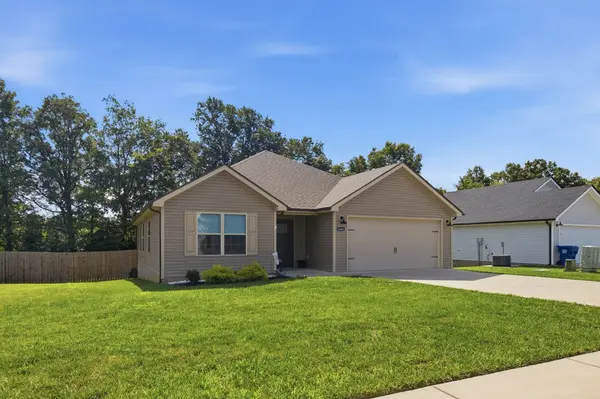 1441 Fredrick Dr, Clarksville, TN 37042