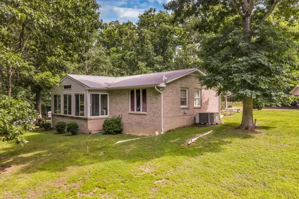 4251 Moss Hill Dr, Nunnelly, TN 37137