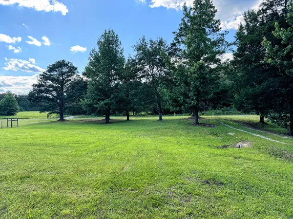 90 Coxburg Road North, Holladay, TN 38341