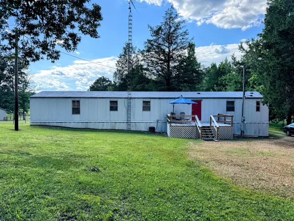 90 Coxburg Road North, Holladay, TN 38341
