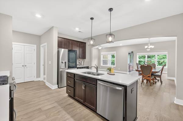 906 Meadowcrest Way, Lebanon, TN 37090