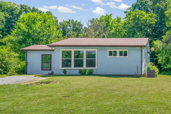 830 Potters Ln, Clarksville, TN 37040