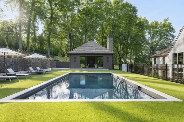 1049 Overton Lea Rd, Nashville, TN 37220