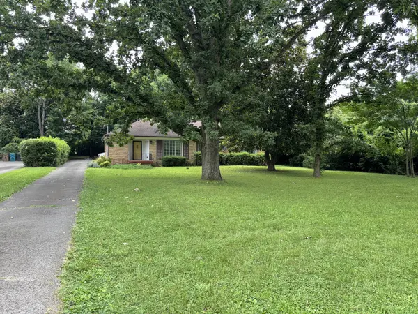 3836 Cross Creek Rd, Nashville, TN 37215