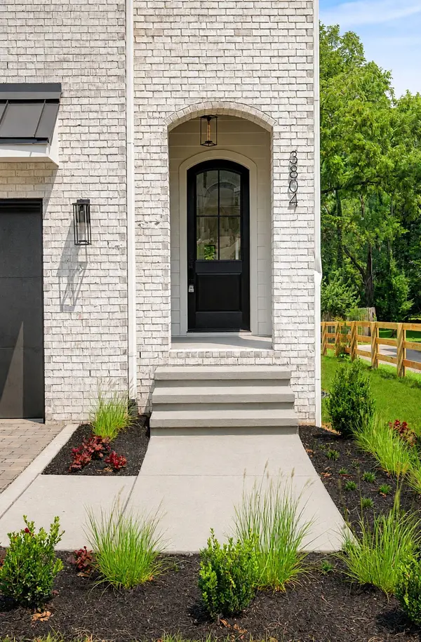 3804 Harding Pl, Nashville, TN 37215