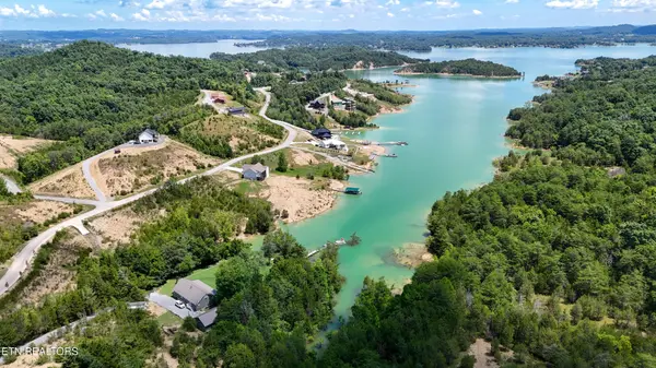 2 Emerald Pointe Blvd, Dandridge, TN 37725