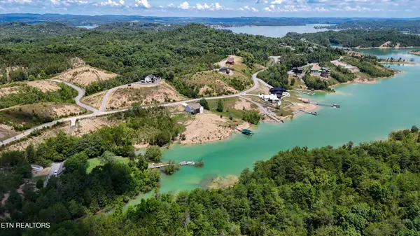 2 Emerald Pointe Blvd, Dandridge, TN 37725