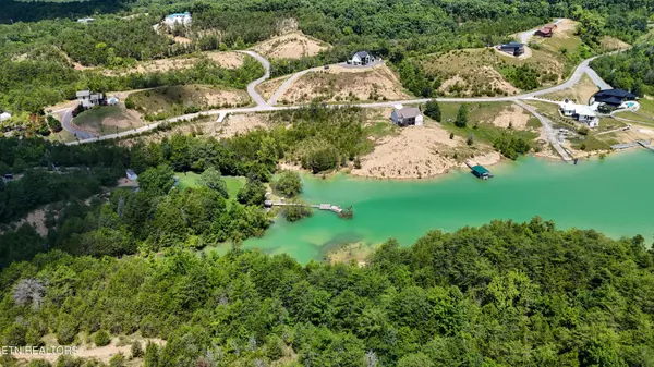 2 Emerald Pointe Blvd, Dandridge, TN 37725