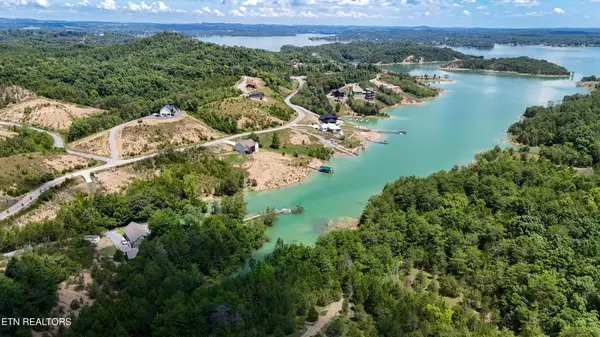 2 Emerald Pointe Blvd, Dandridge, TN 37725