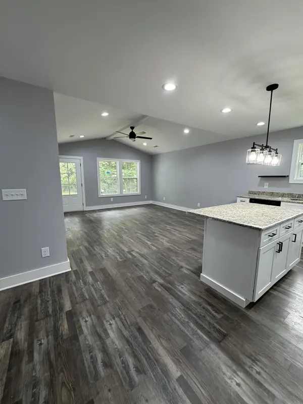 296 Hillview Dr, Cadiz, KY 42211