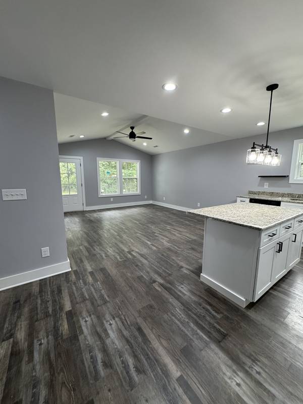 296 Hillview Dr, Cadiz, KY 42211