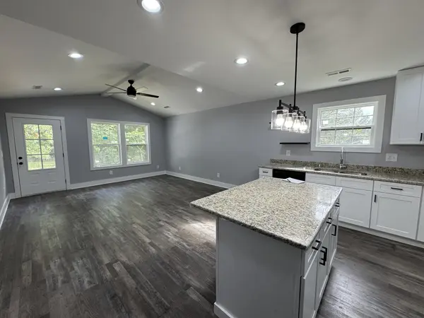 296 Hillview Dr, Cadiz, KY 42211