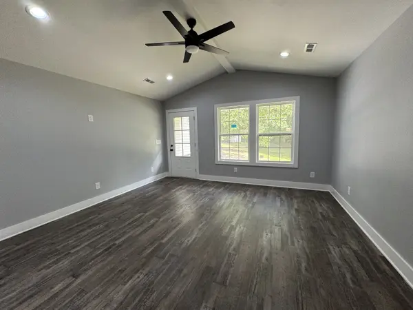 296 Hillview Dr, Cadiz, KY 42211