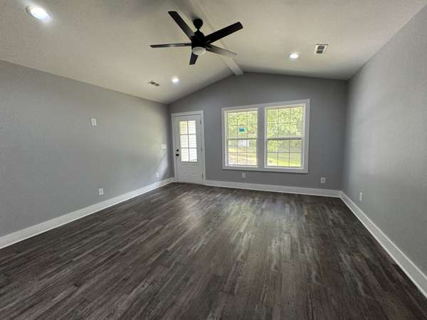 296 Hillview Dr, Cadiz, KY 42211