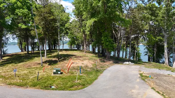 122 Ridge Point Trl, Dandridge, TN 37725