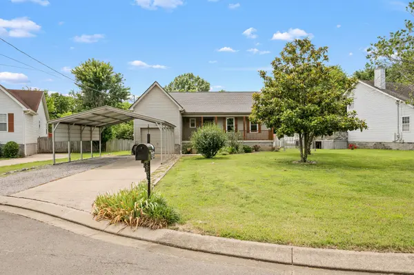 610 Nearlake Ct, La Vergne, TN 37086