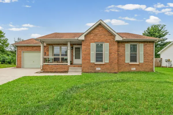 1874 Crestmont Ct, Clarksville, TN 37042
