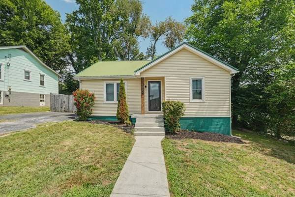 401 College Ave #E, Carthage, TN 37030
