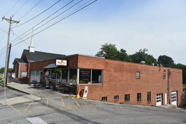 202 Third Ave #W, Carthage, TN 37030