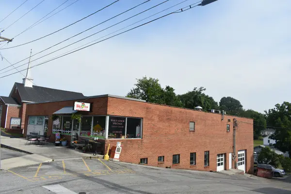 202 Third Ave #W, Carthage, TN 37030