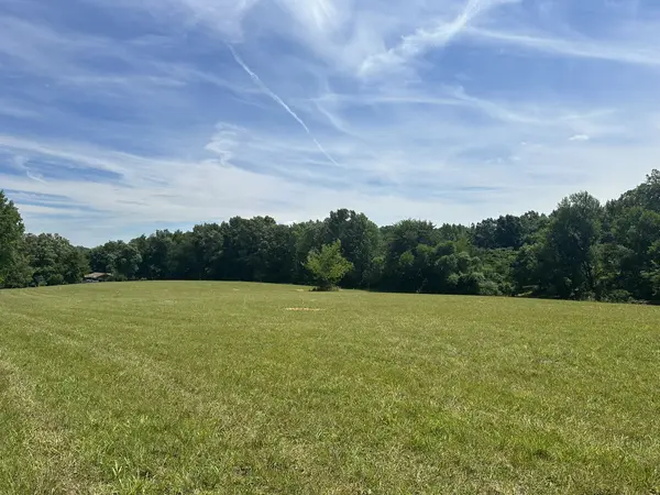 1 Somerville Rd, Cross Plains, TN 37049