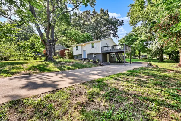 302 Plantation Dr, Clarksville, TN 37042