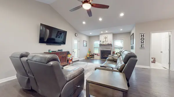 1318 Old Seminary Rd, Manchester, TN 37355