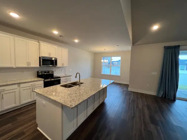 2402 Blue Heron Dr, Murfreesboro, TN 37128