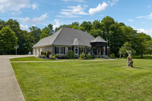 124 Poplar Dr, Brush Creek, TN 38547