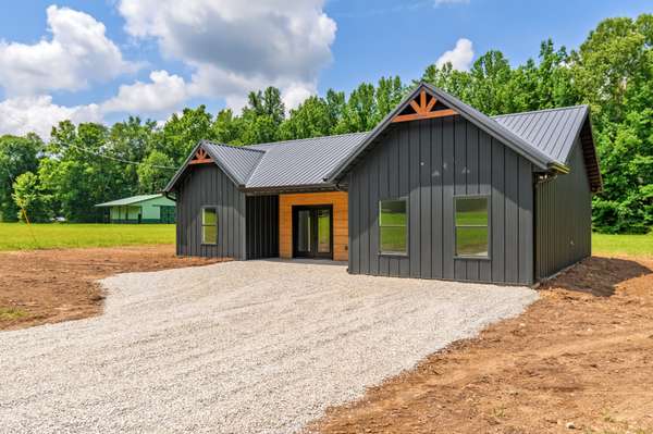2757 Lick Creek Road, Linden, TN 37096