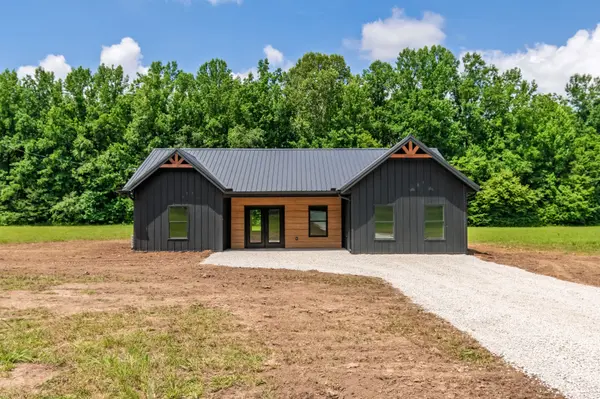 2757 Lick Creek Road, Linden, TN 37096
