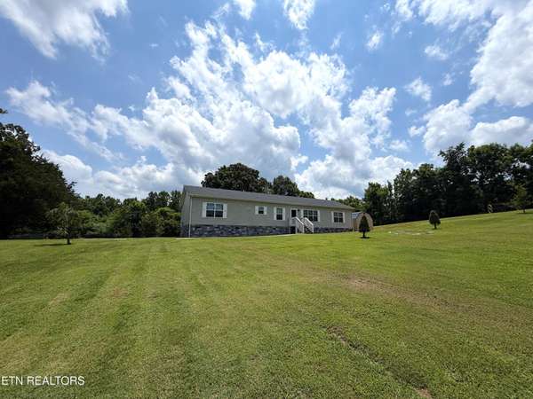 1930 Sail Rd, Newport, TN 37821
