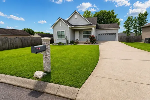 1974 Woodbury Ln, Columbia, TN 38401