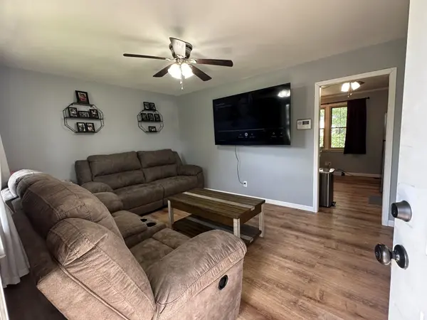 1412 Honeysuckle Dr, Hopkinsville, KY 42240