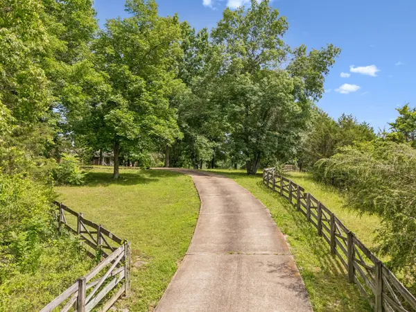1533 Iron Bridge Rd, Columbia, TN 38401