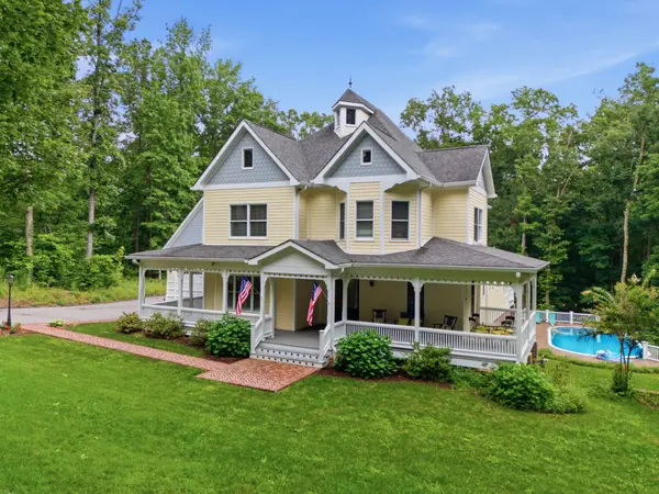 1097 Johnny Hall Rd, Burns, TN 37029