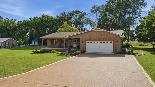 715 Anderson St, Cowan, TN 37318