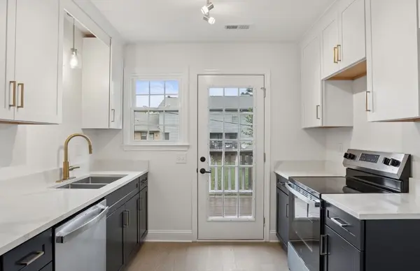 225 Ellington Pl, Madison, TN 37115
