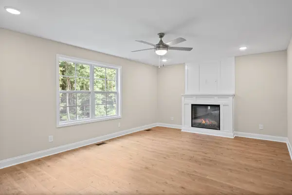 594 Willow Park Dr, Clarksville, TN 37043