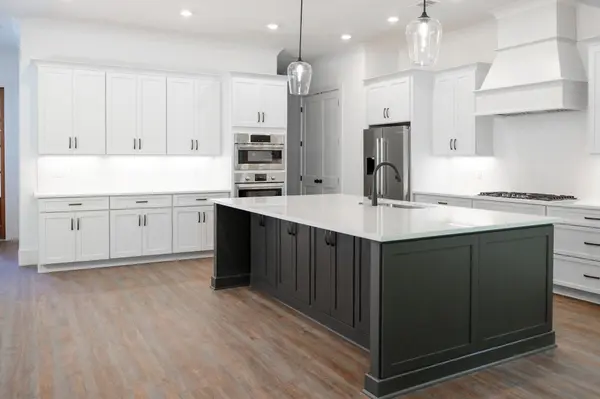 2828 Valley Rd, Nashville, TN 37215
