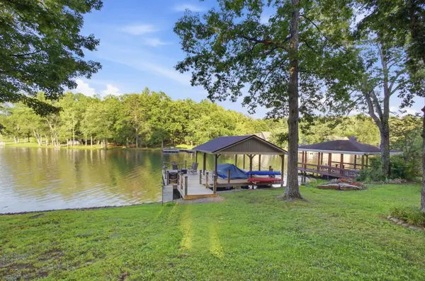 8941 Cherokee Trl, Crossville, TN 38572