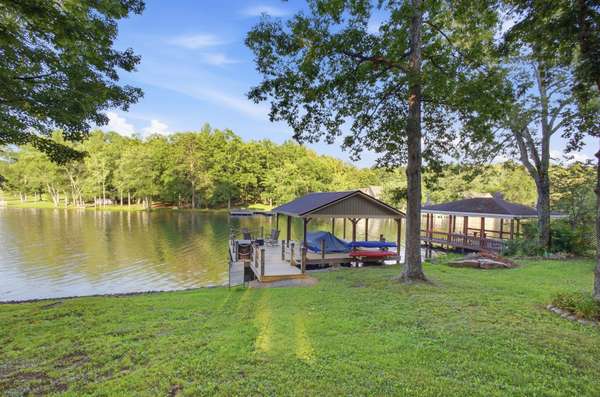8941 Cherokee Trl, Crossville, TN 38572