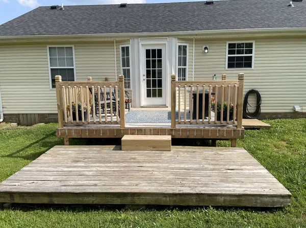 611 Woodhaven Dr, Clarksville, TN 37042