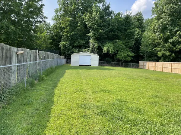 611 Woodhaven Dr, Clarksville, TN 37042