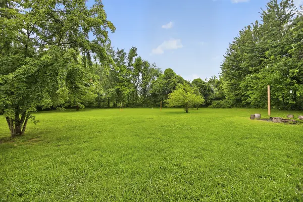 647 52 E Highway #E, Portland, TN 37148
