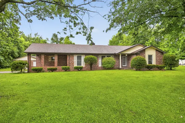 647 52 E Highway #E, Portland, TN 37148