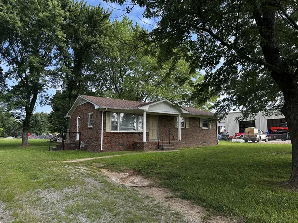 817 Irvin Ln, Loretto, TN 38469