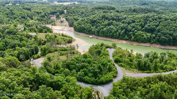 25 Stone Bridge Drive, Dandridge, TN 37725