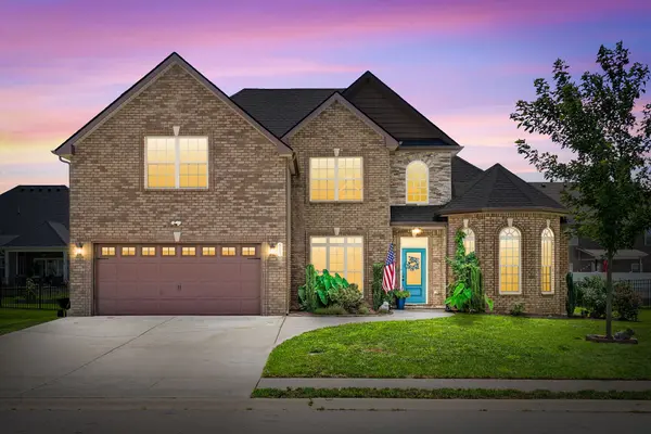 525 Bowden Dr, Clarksville, TN 37043